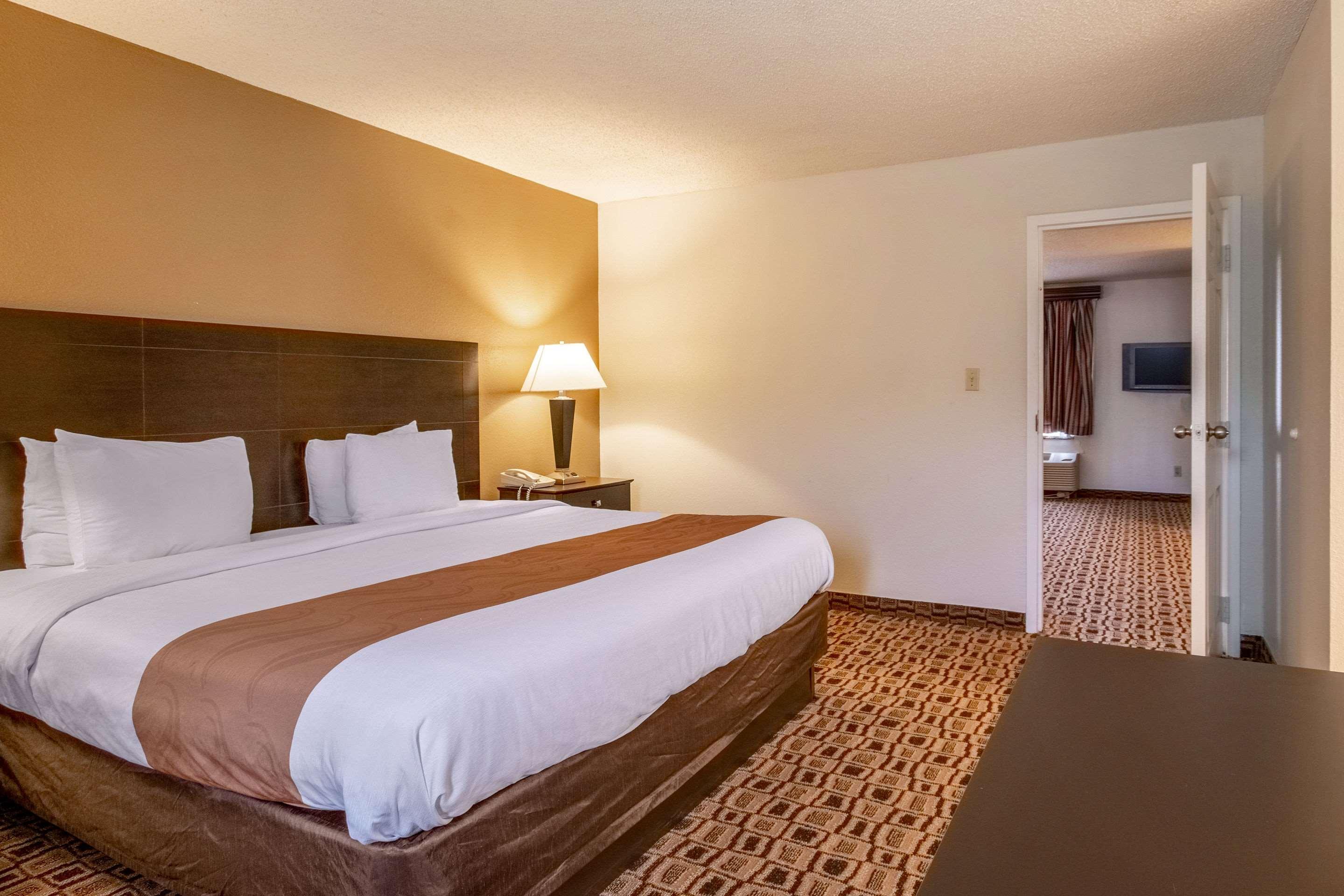 Coratel Plus Suites Wichita West Airport Екстер'єр фото