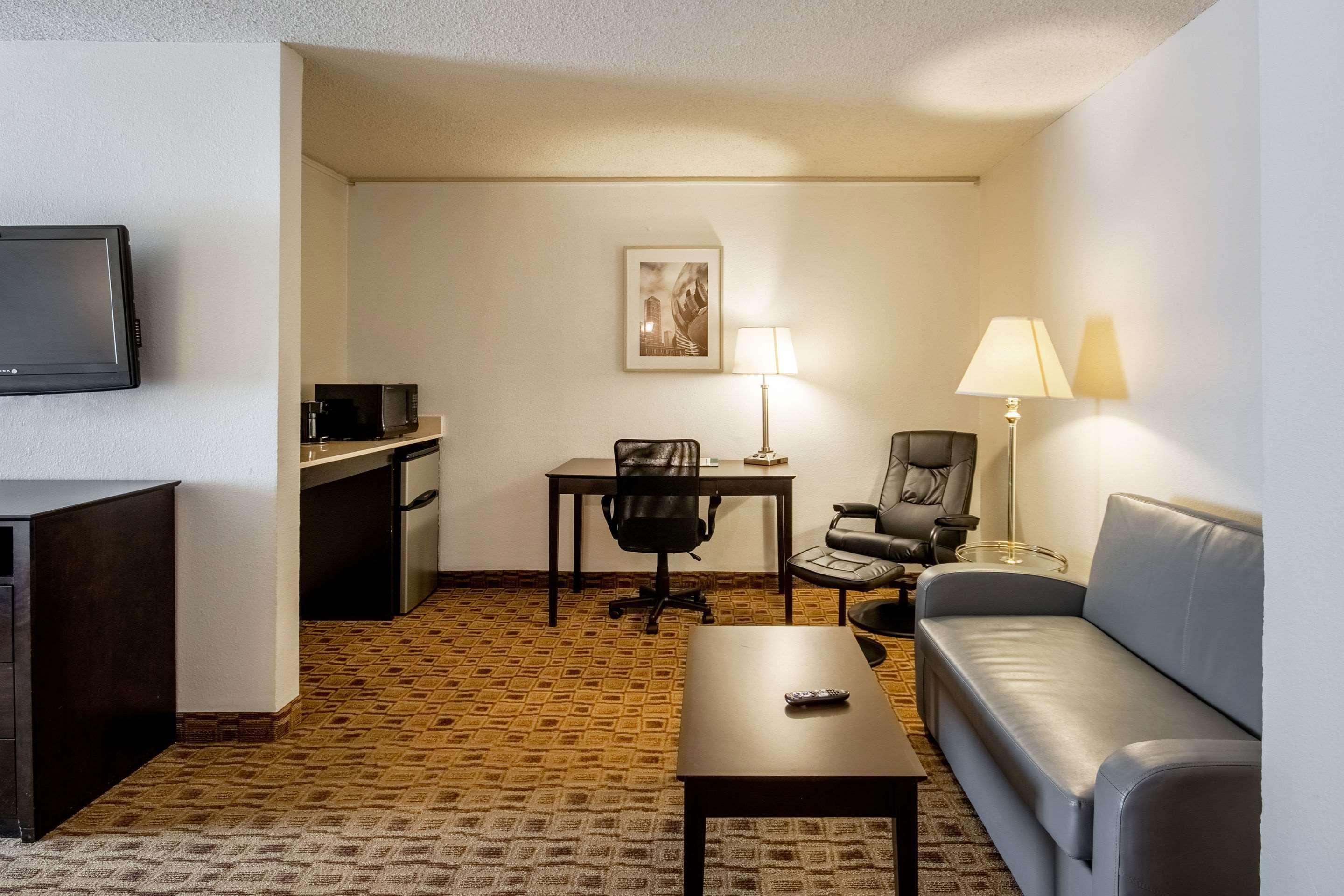 Coratel Plus Suites Wichita West Airport Екстер'єр фото