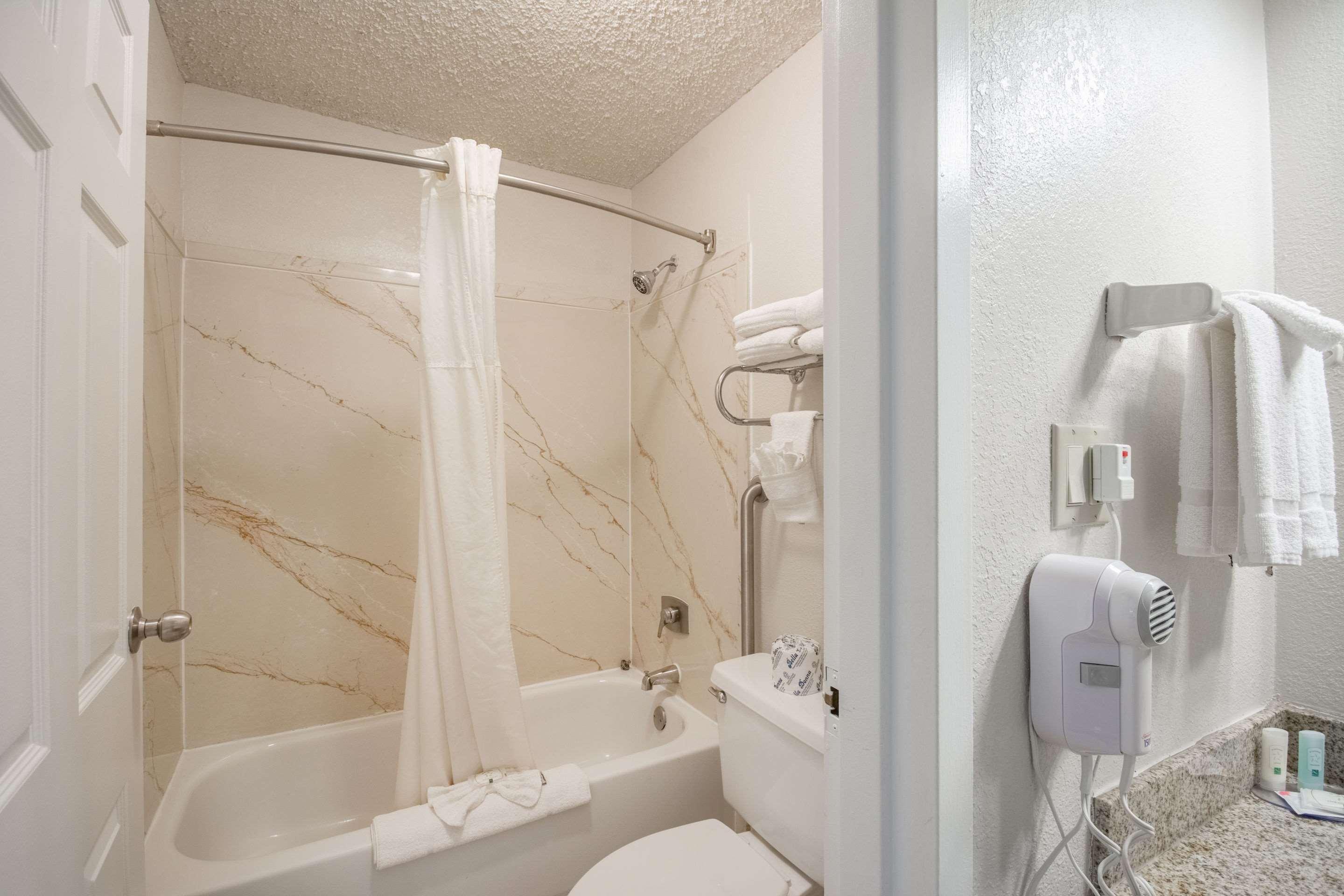 Coratel Plus Suites Wichita West Airport Екстер'єр фото