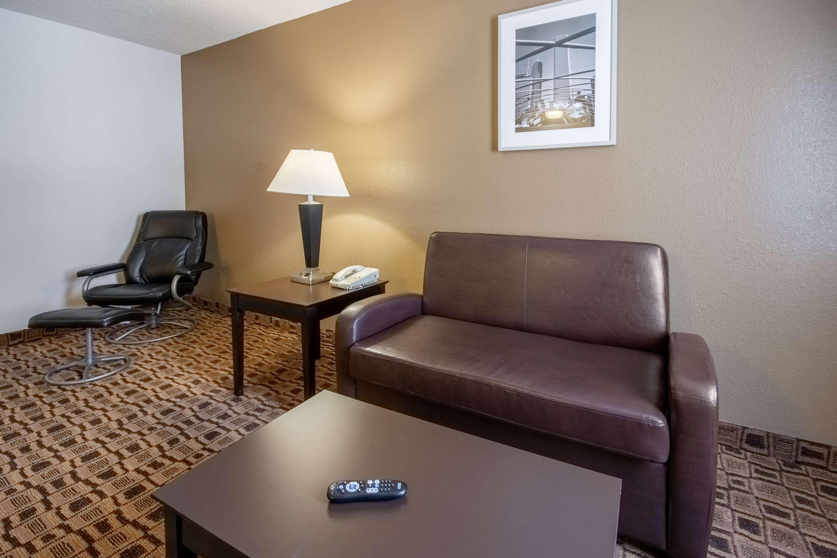 Coratel Plus Suites Wichita West Airport Екстер'єр фото