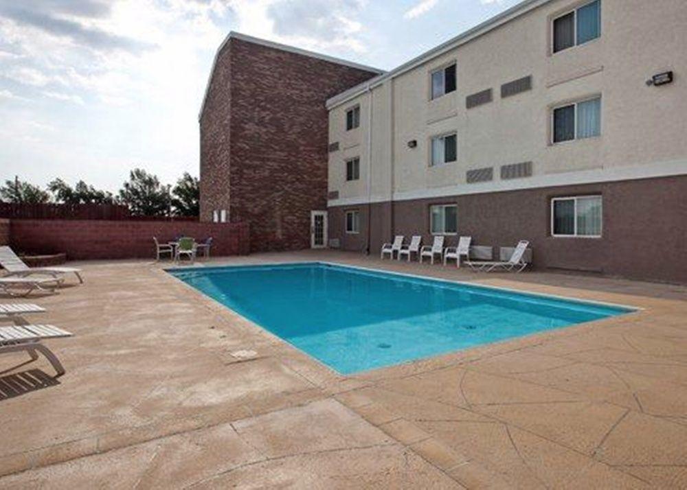 Coratel Plus Suites Wichita West Airport Екстер'єр фото