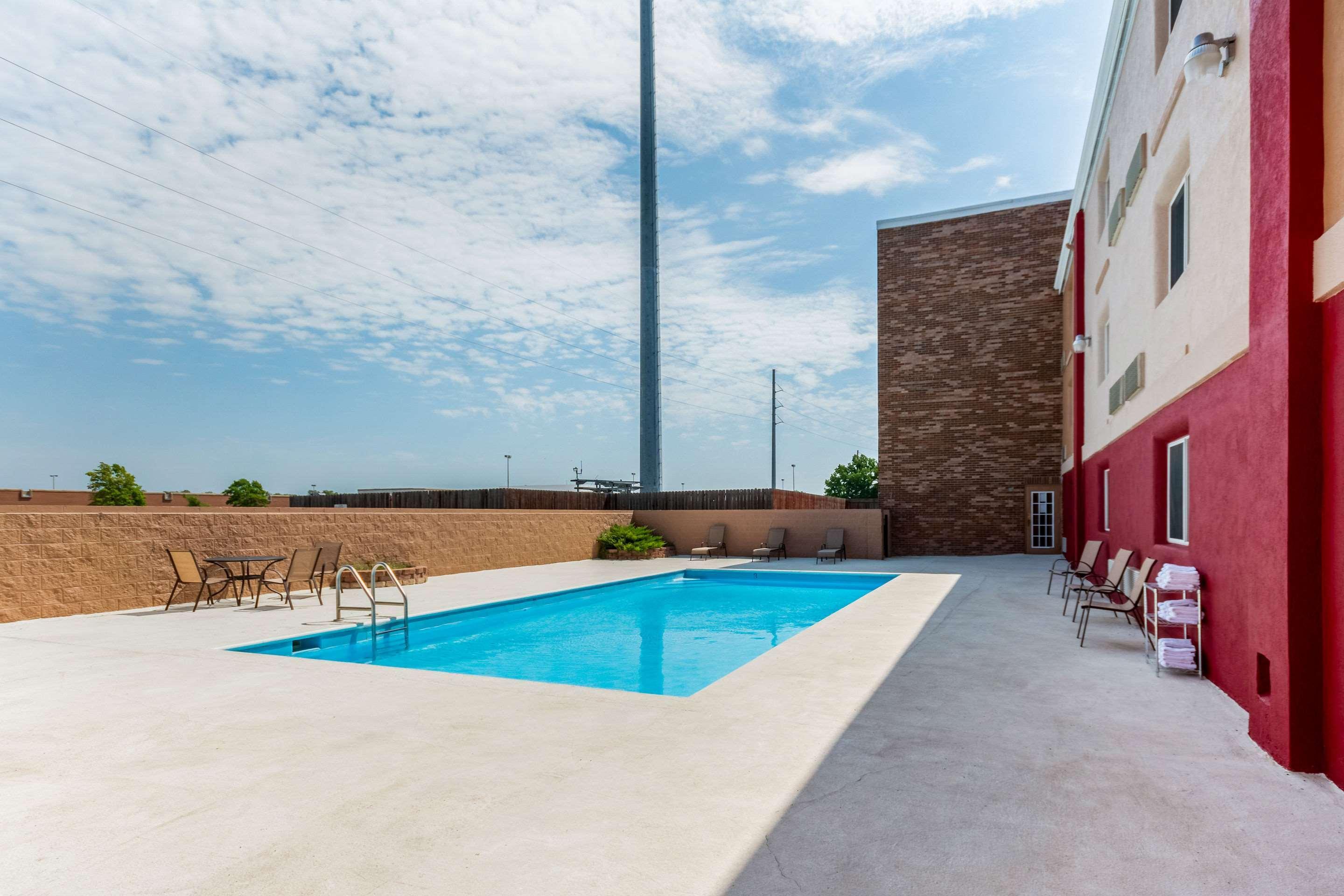 Coratel Plus Suites Wichita West Airport Екстер'єр фото