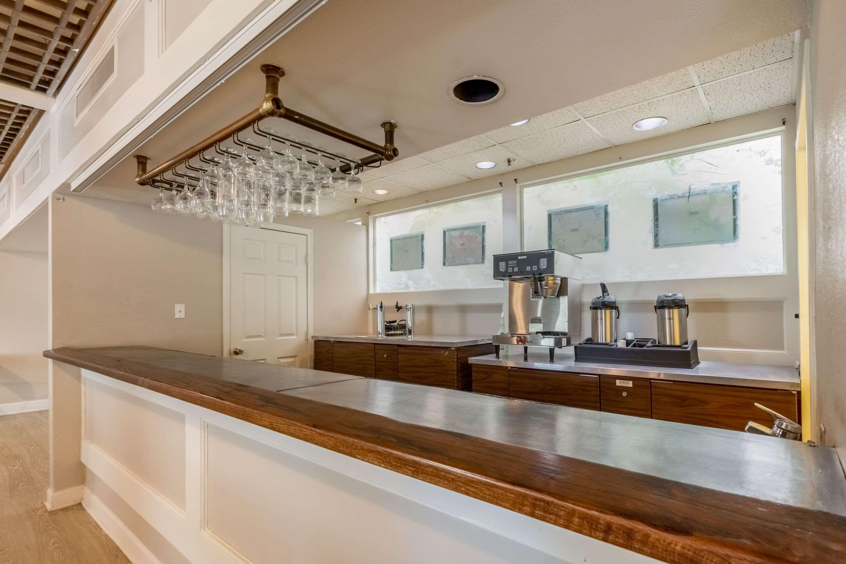 Coratel Plus Suites Wichita West Airport Екстер'єр фото
