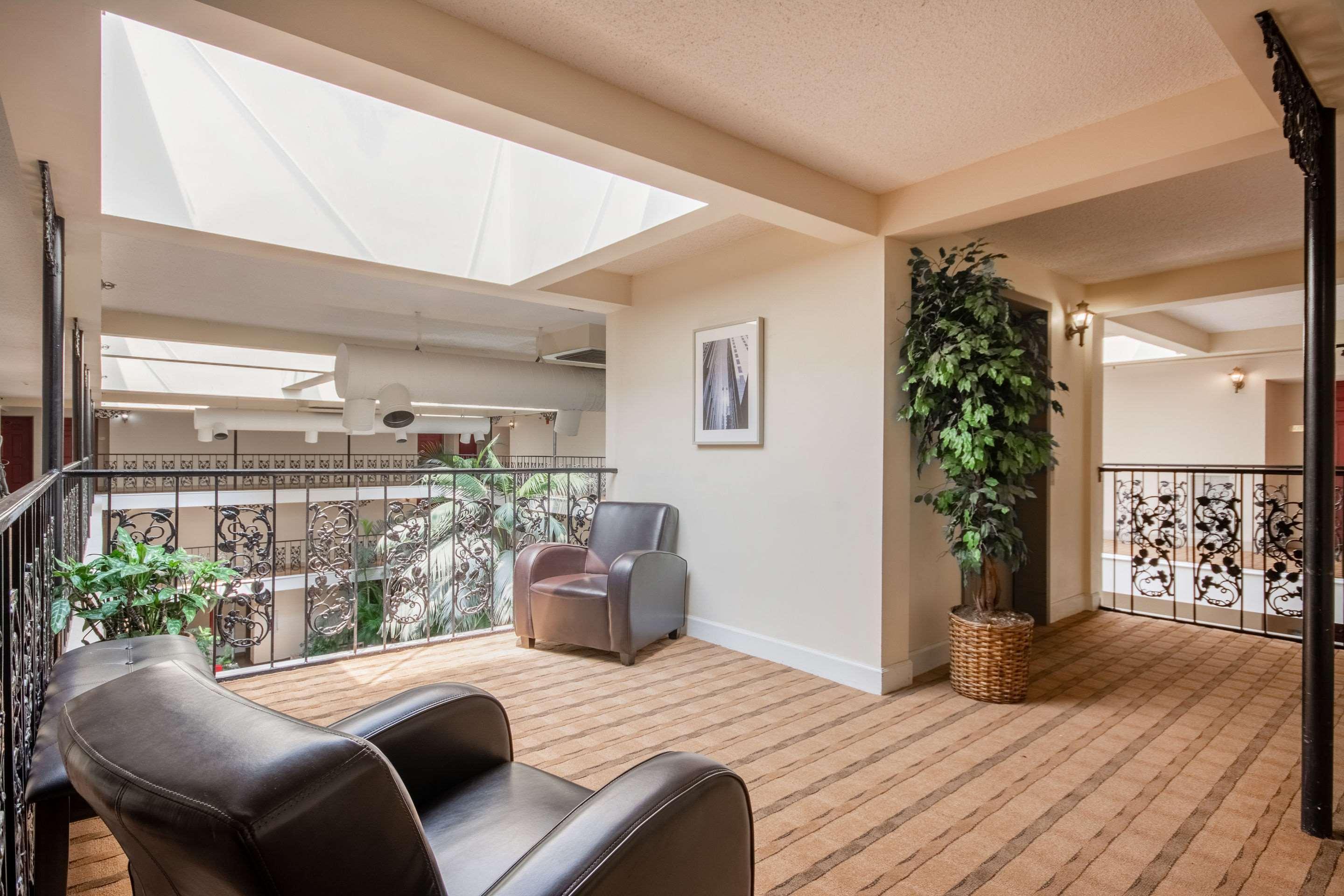 Coratel Plus Suites Wichita West Airport Екстер'єр фото