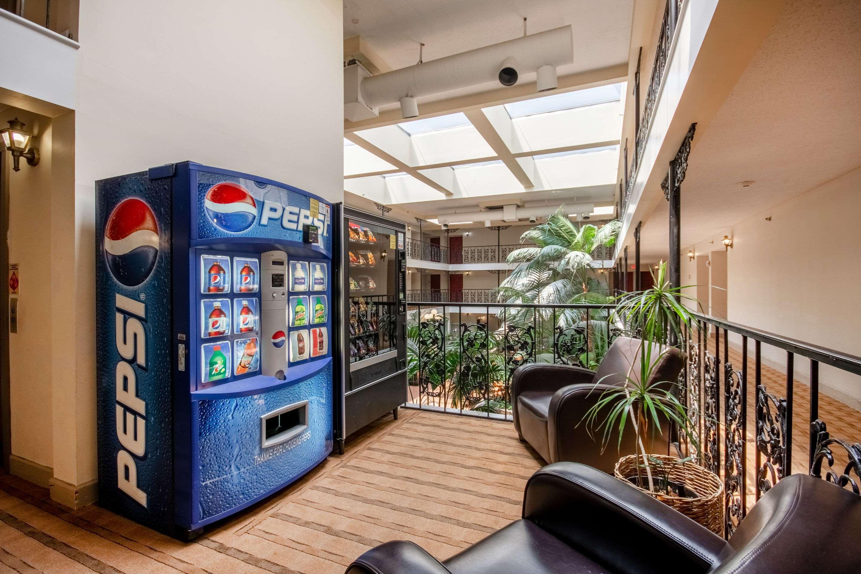 Coratel Plus Suites Wichita West Airport Екстер'єр фото