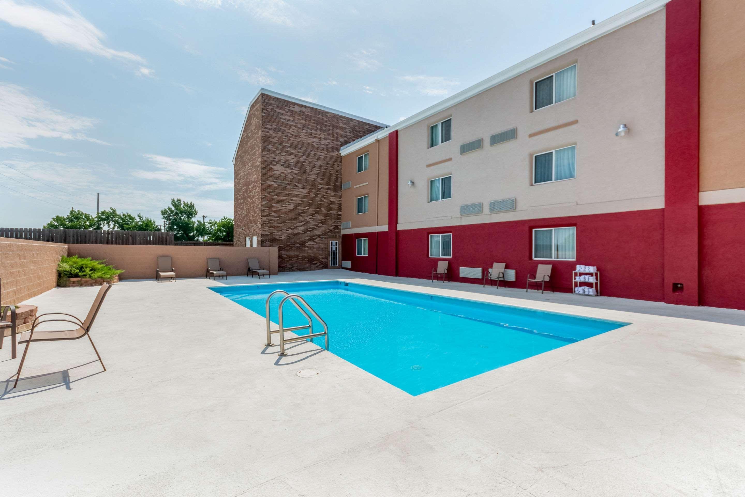 Coratel Plus Suites Wichita West Airport Екстер'єр фото