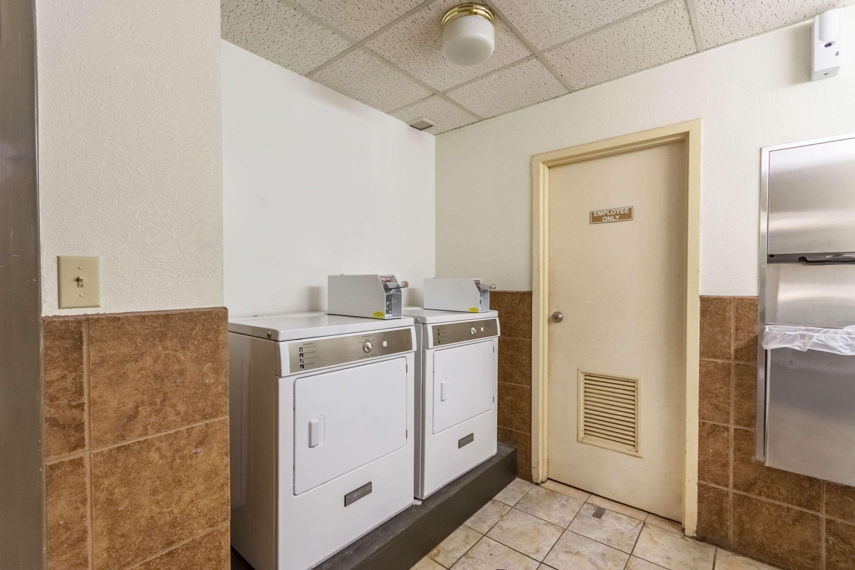 Coratel Plus Suites Wichita West Airport Екстер'єр фото
